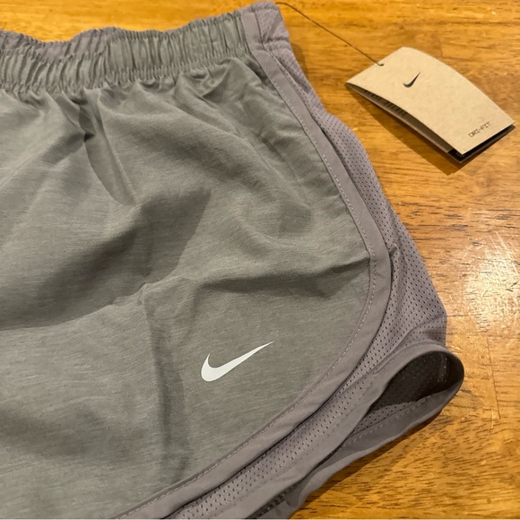 Women’s Nike Running Shorts Dri FIT Tempo Brief Lined Gray Large CU8890 067 New - Picture 2 of 11